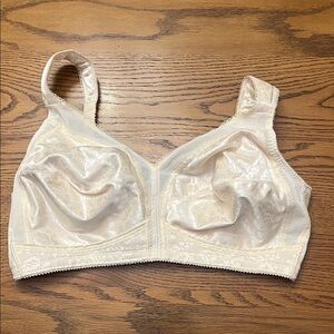 Playtex 18 Hour Classic Full-Coverage Cream Non-Wired Bra